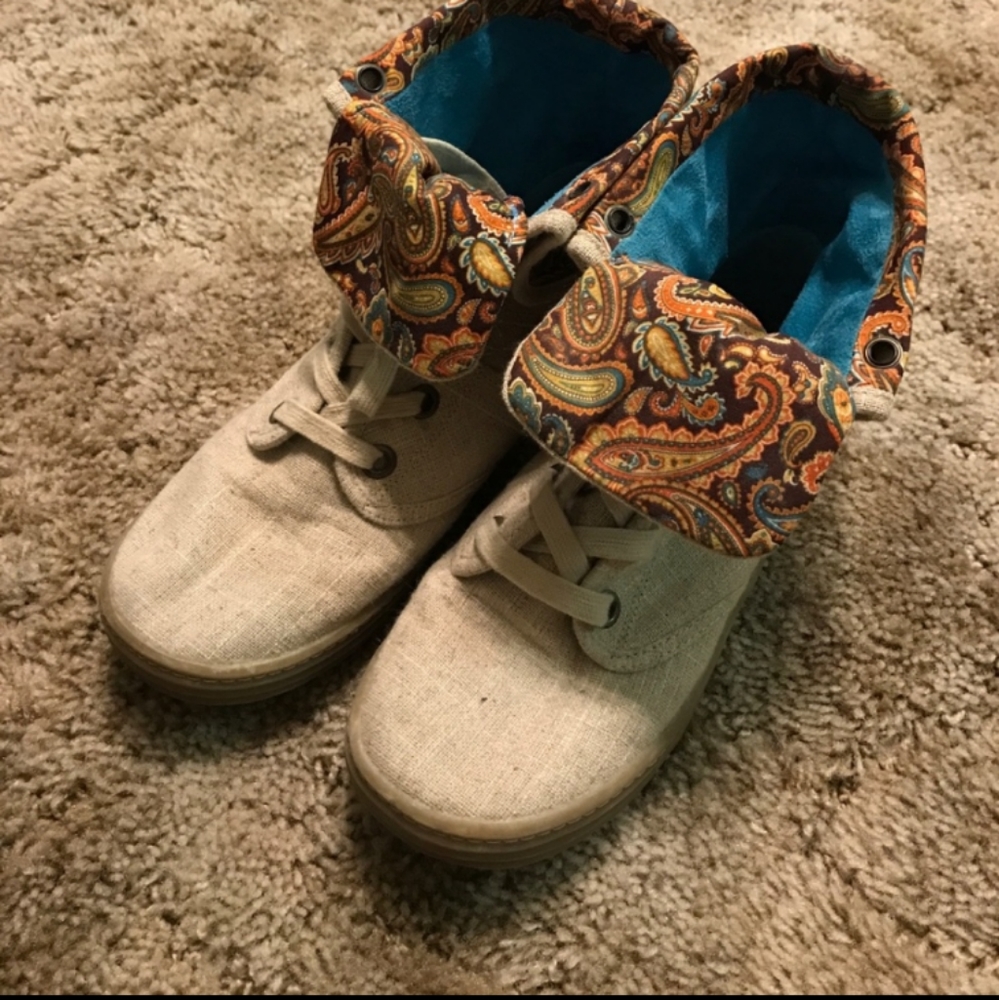 Blowfish Canvas boots with paisley lining